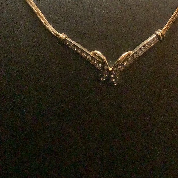 Vintage Avon, necklace, bracelet and earrings set. - Picture 3 of 16